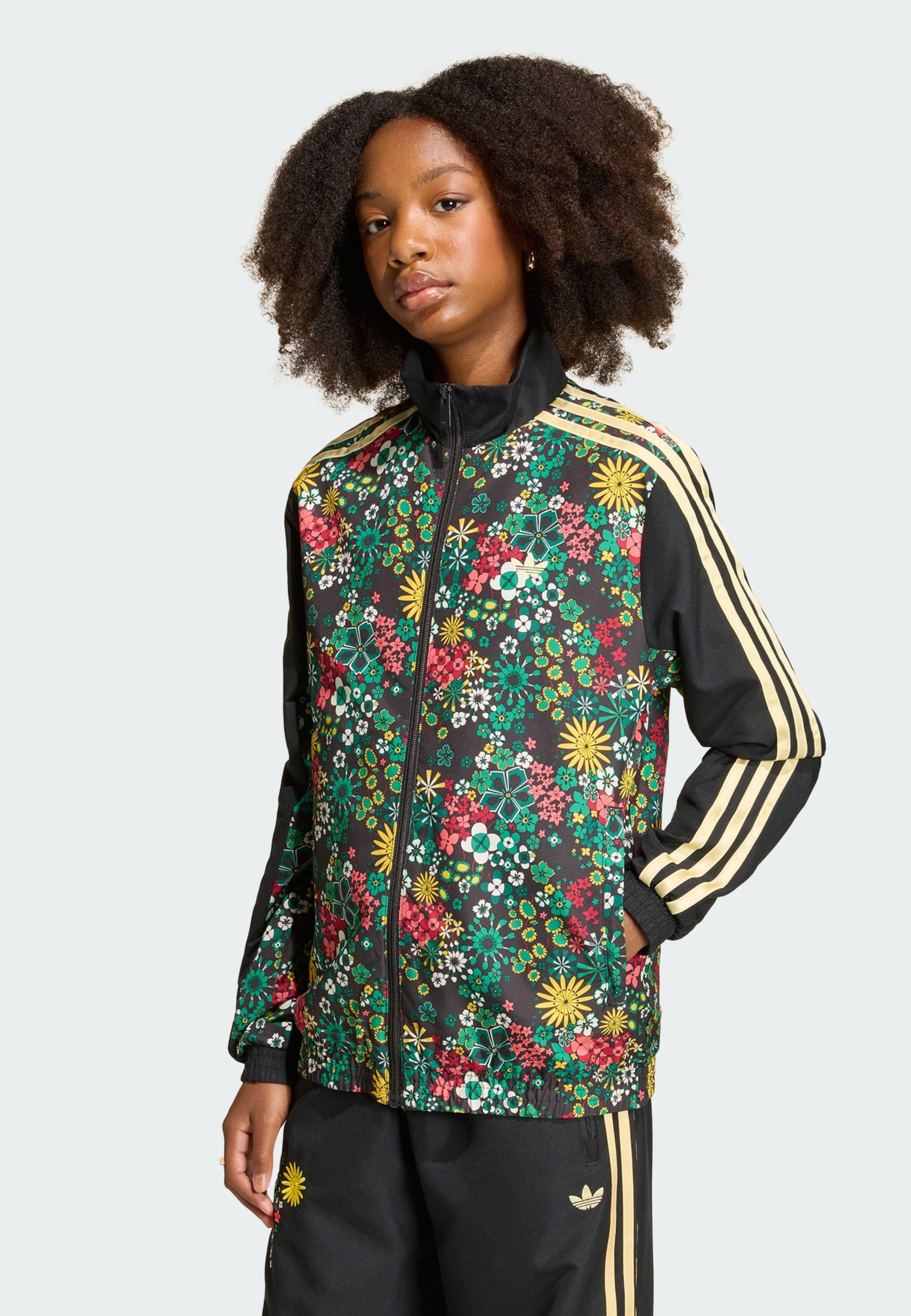 Куртка межсезонная 'Adidas Originals x Liberty London' в черном цвете — фото 2