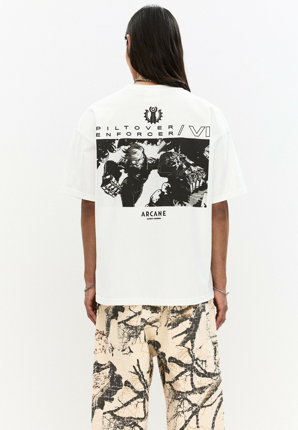 

Футболка с принтом ARCANE PULL&BEAR, белый