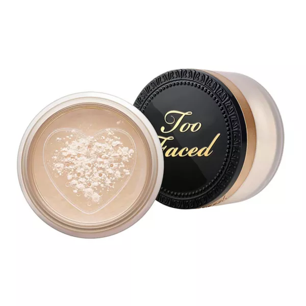 

Рожденная таким образом эфирная фиксирующая пудра Too Faced