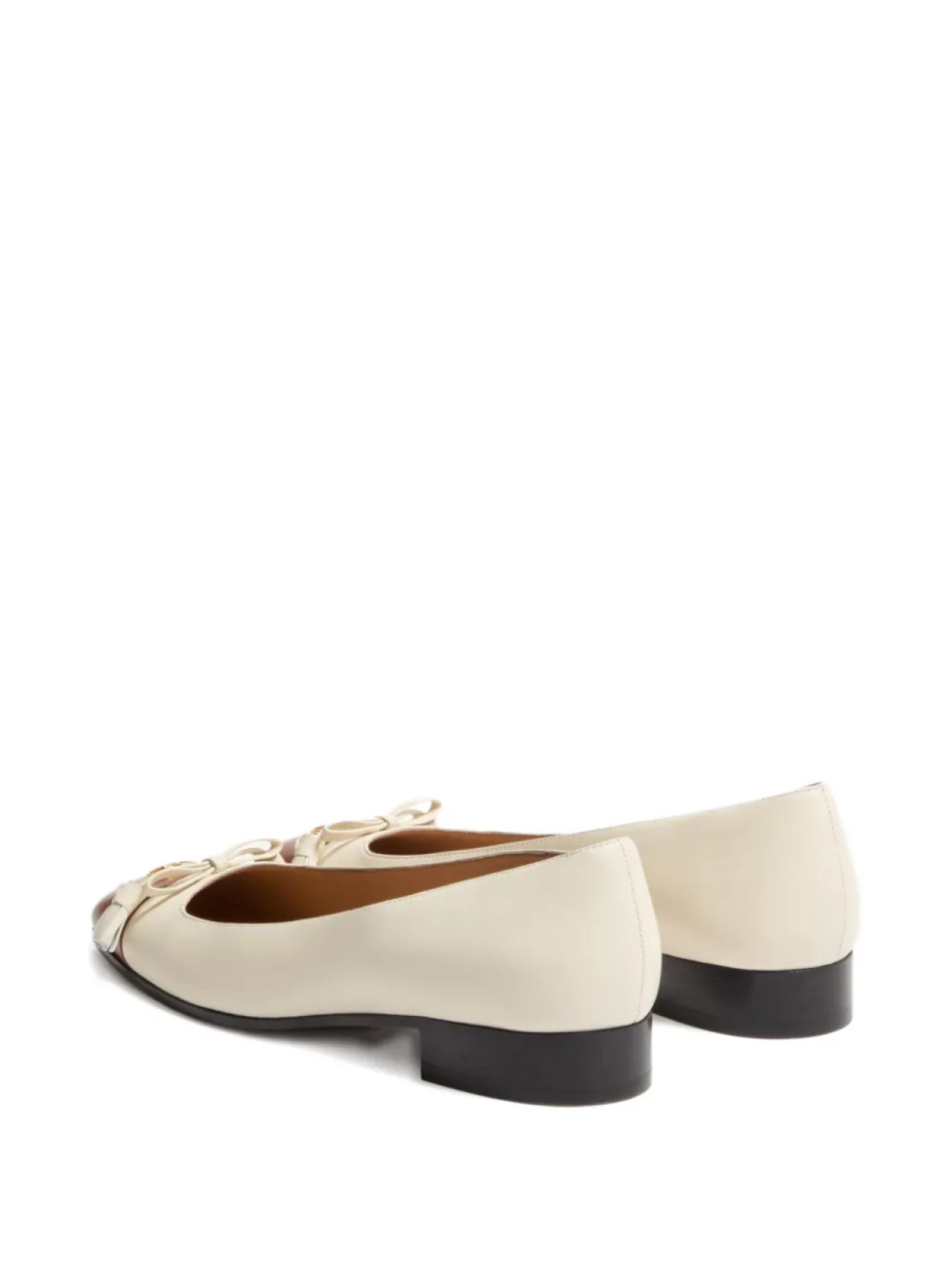 Балетки Valentino Garavani VALET DU ROI KIDSKIN BALLERINA 25MM, нейтральный — фото 4