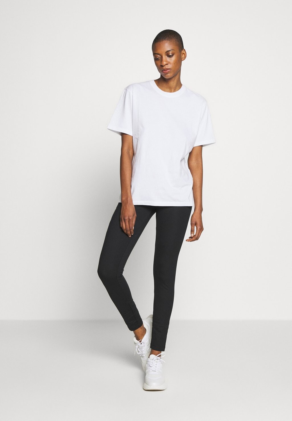 

Леггинсы EA7 Emporio Armani, черный/золотой