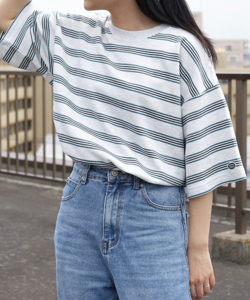 

Футболка с коротким рукавом из ткани Coolmax, в полоску, с овальной нашивкой и именной биркой DISCUS, белый