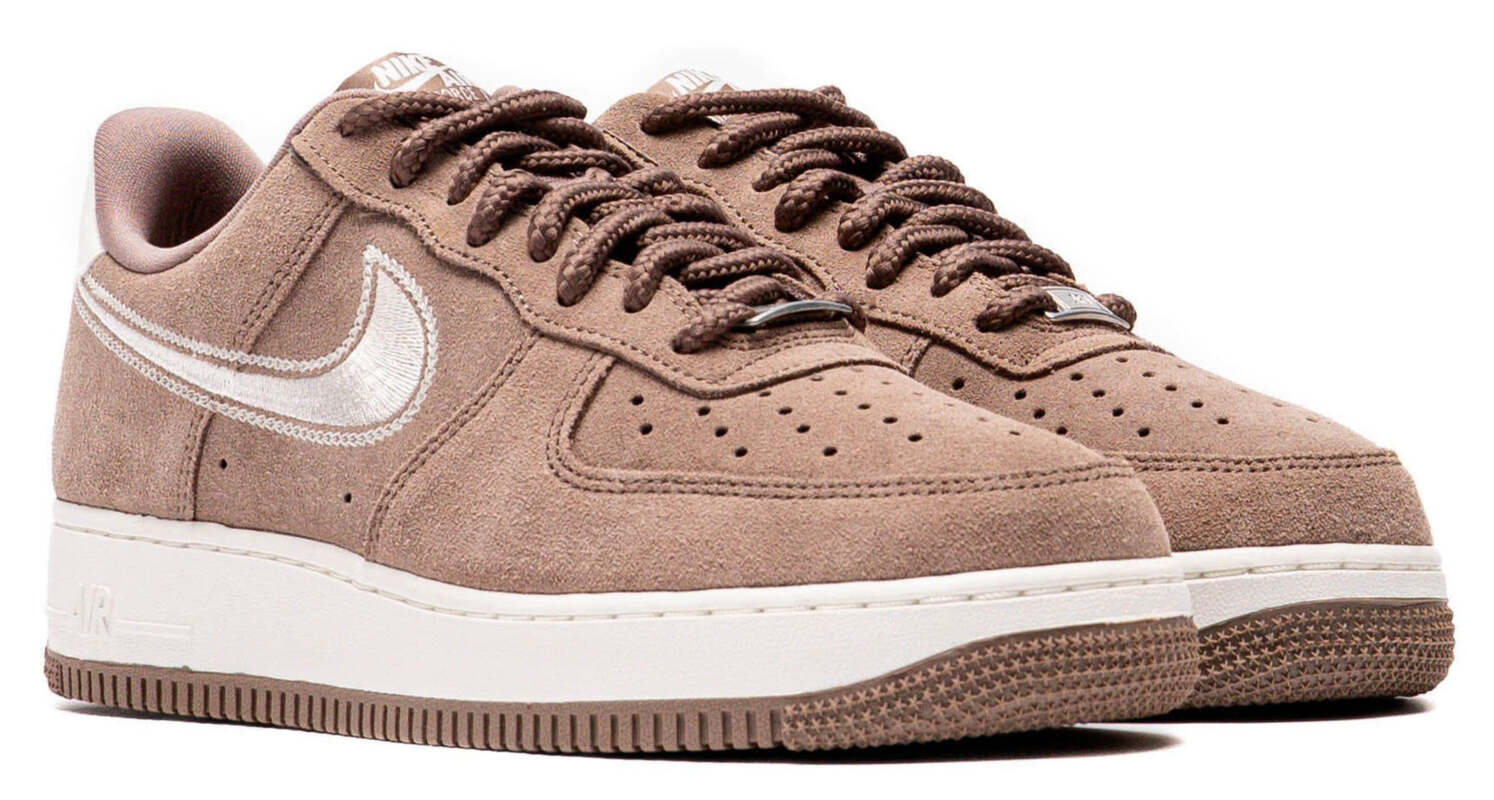 Кроссовки Nike Air Force 1 Low '07 LV8 Mink Brown с вышитым логотипом — фото 2
