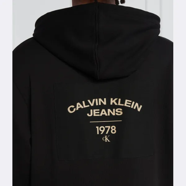 Толстовка стандартного кроя из плотной ткани с изогнутым рисунком Calvin Klein, черный — фото 4