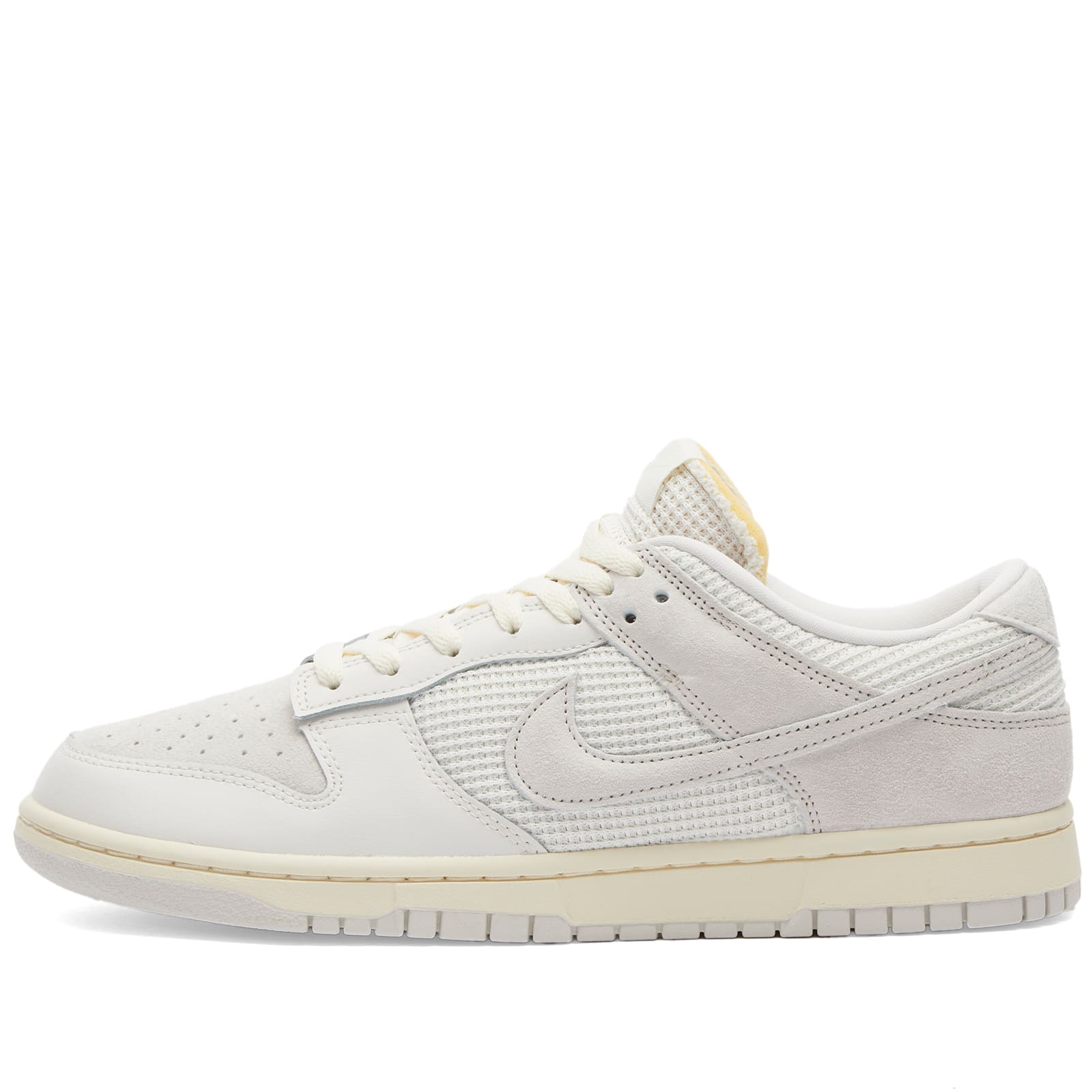 

Кроссовки Nike Dunk Low, цвет Light Bone, Sail & Gold