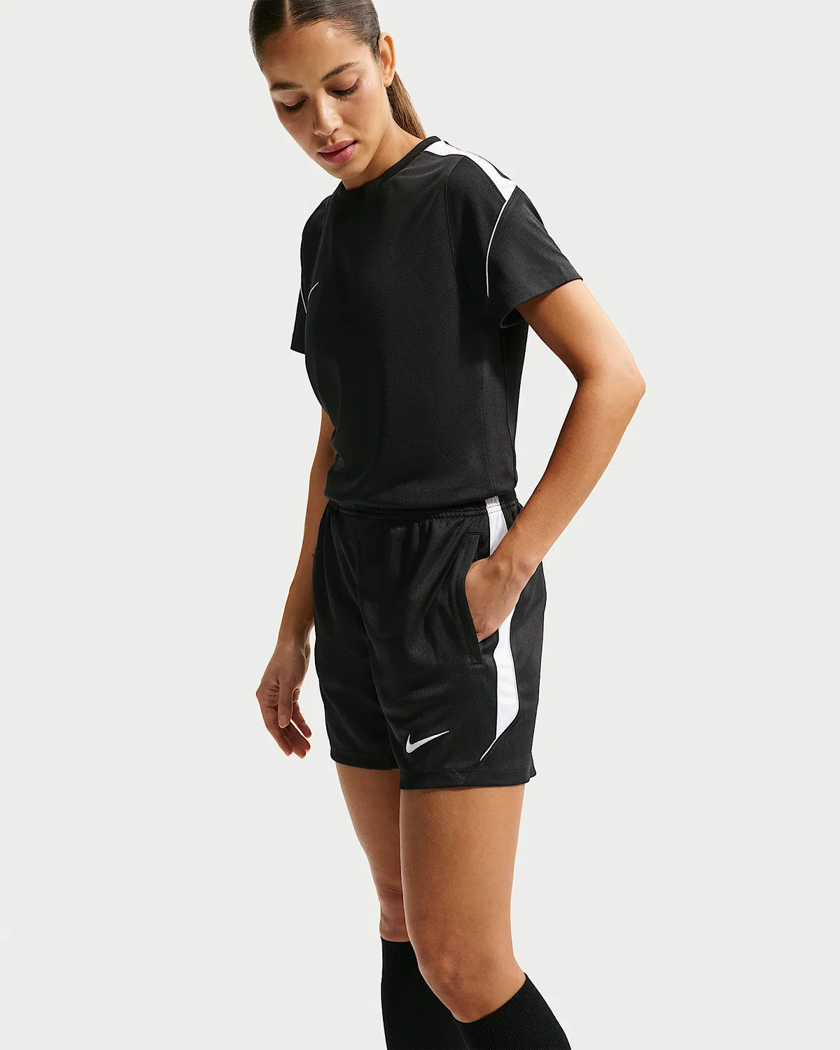 Женские футбольные шорты Nike Strike Dri-FIT, Black/White/White/White — фото 2