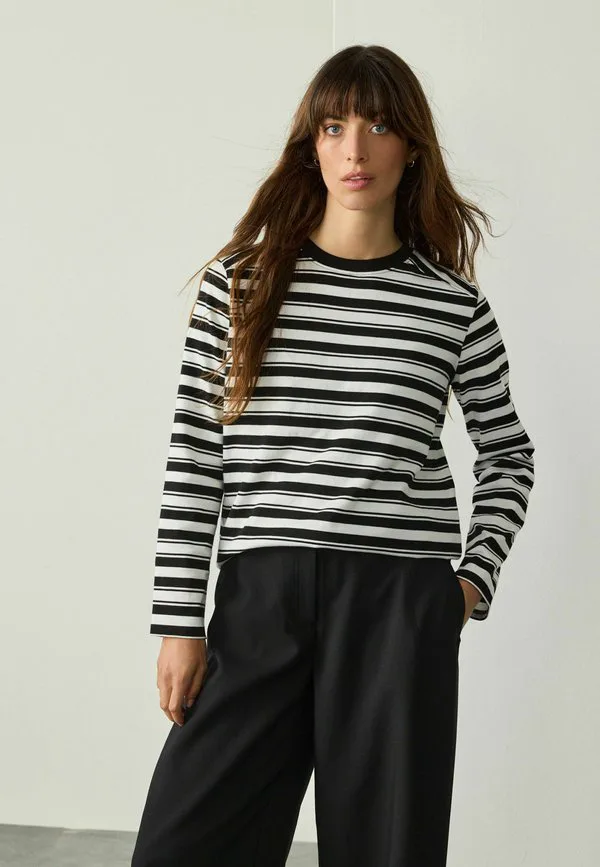 

Футболка с длинными рукавами и полосками, стандартного кроя, в полоску, с круглым вырезом. Next, Monochrome, Серебристый, Футболка с длинными рукавами и полосками, стандартного кроя, в полоску, с круглым вырезом. Next, Monochrome