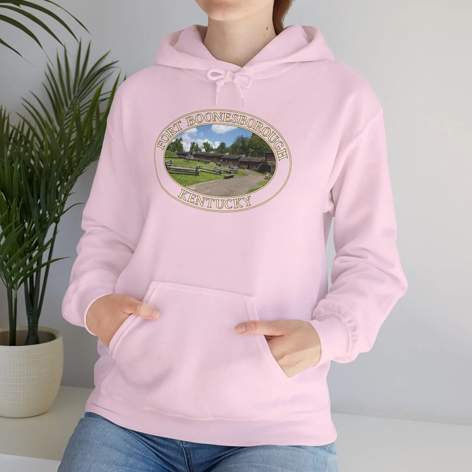 Толстовка с капюшоном Fort Boonesborough Kentucky - GentleSeas Cozy Pullover Sweatshirt - Дизайн, посвященный исторической достопримечательности - Мягкий теплый флис GENERIC, светло-розовый — фото 3