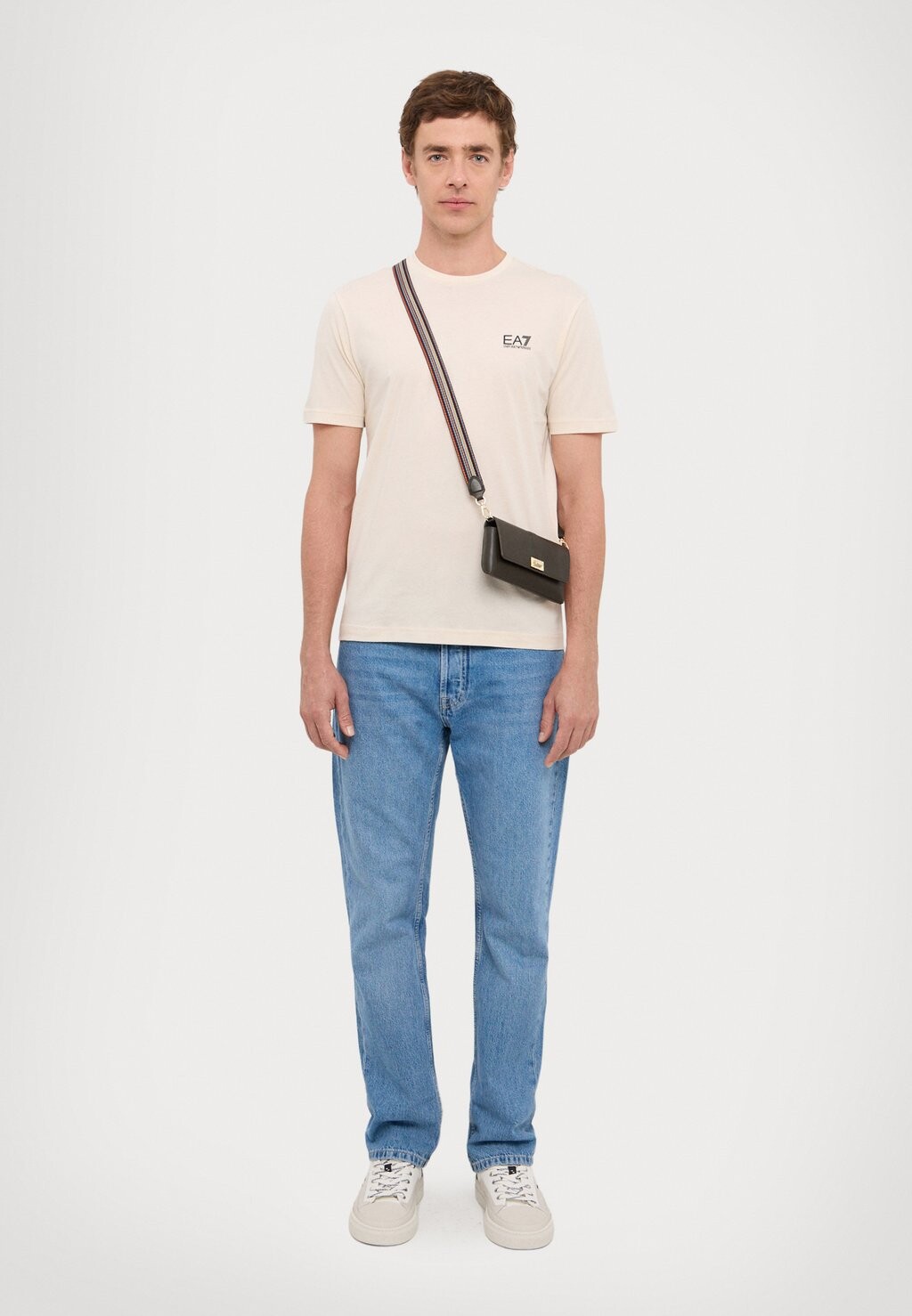 

Базовая футболка EA7 Emporio Armani, белый