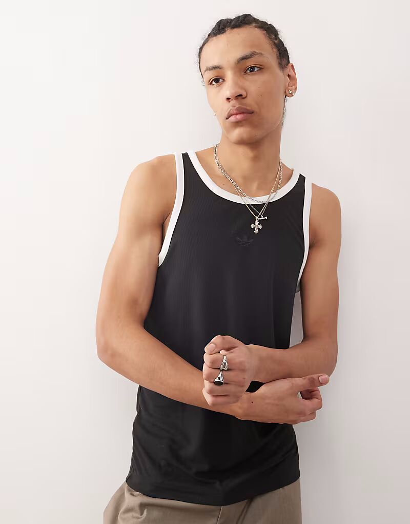 

Жилет Adidas Originals Premium Essentials черного цвета