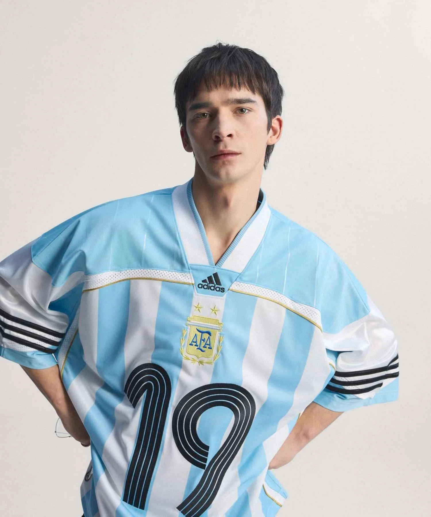 Унисекс оверсайз джерси V-образный вырез Bringback Remix Argentina adidas Originals синий