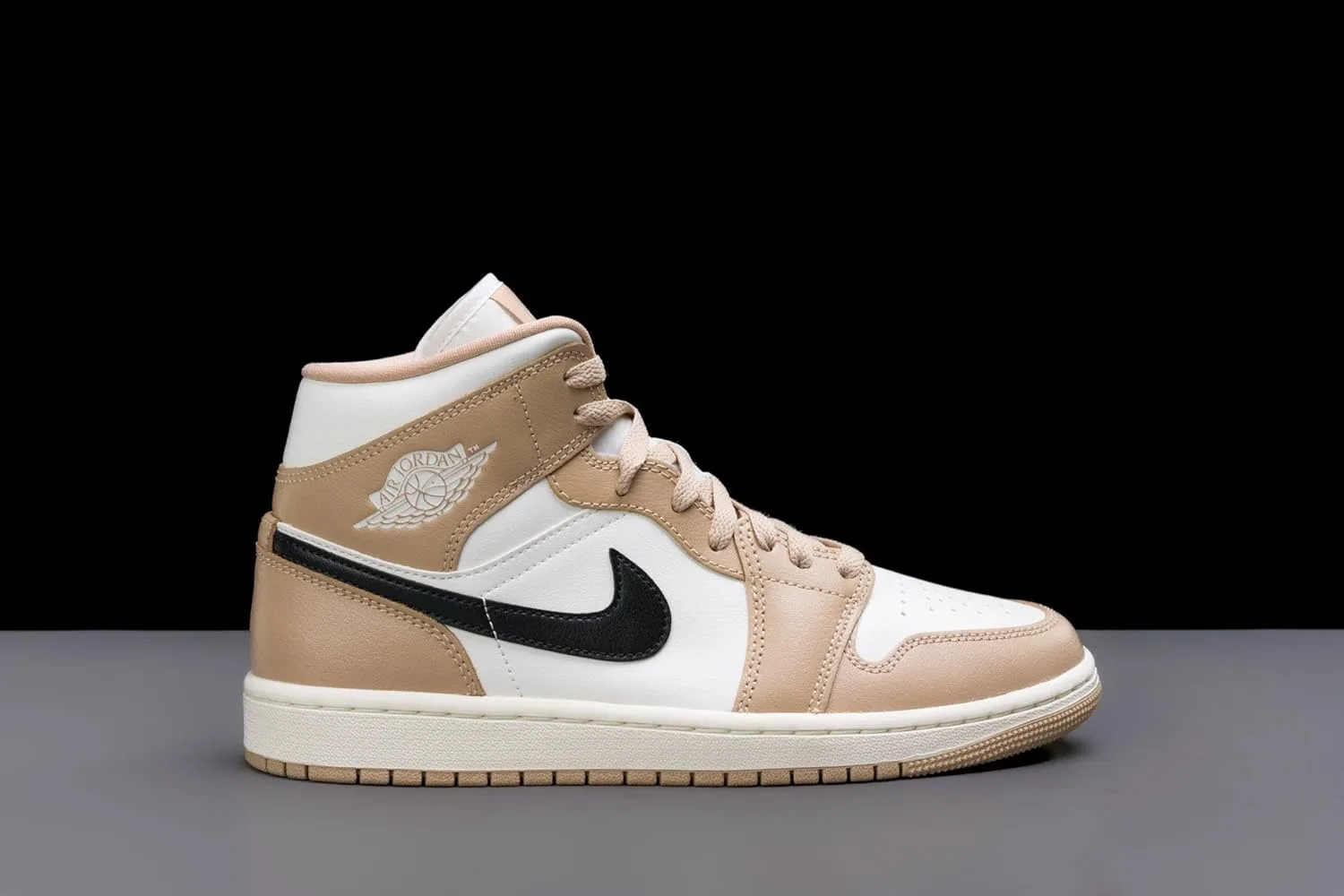 Женские кроссовки Nike WMNS Air Jordan 1 Low, черный — фото 4