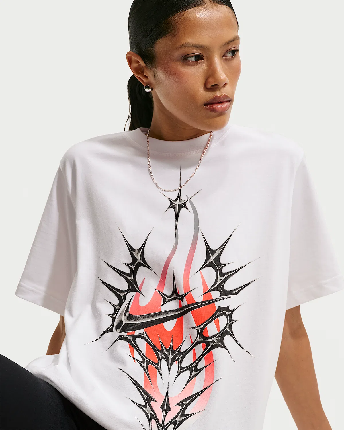 Женская футболка Nike Sportswear, White/Cool Grey — фото 3