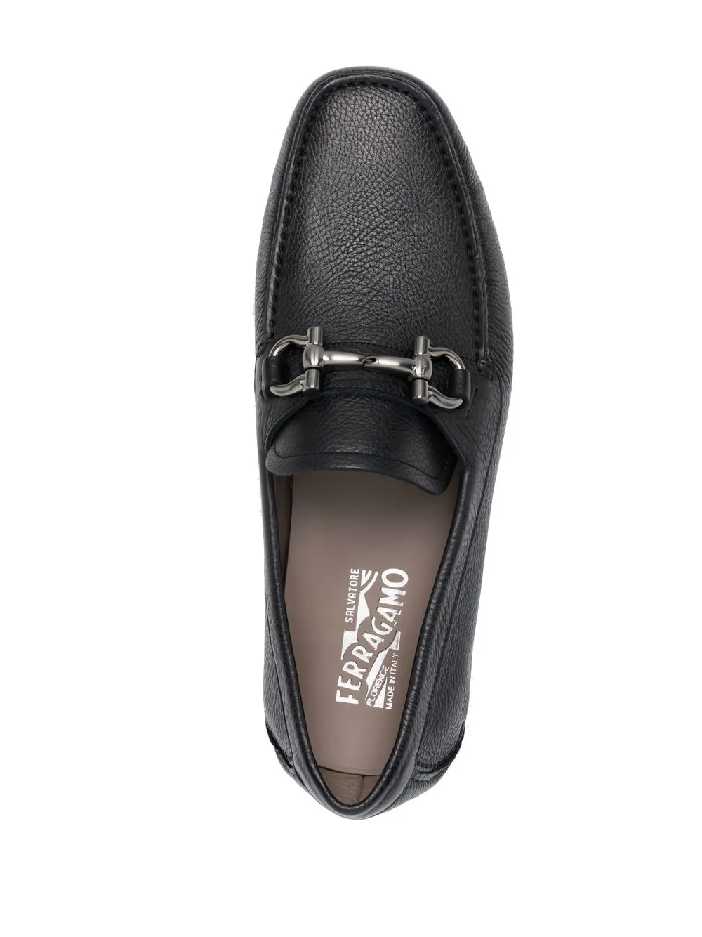 Лоферы из зернистой кожи с декором Gancini Ferragamo, черный — фото 4