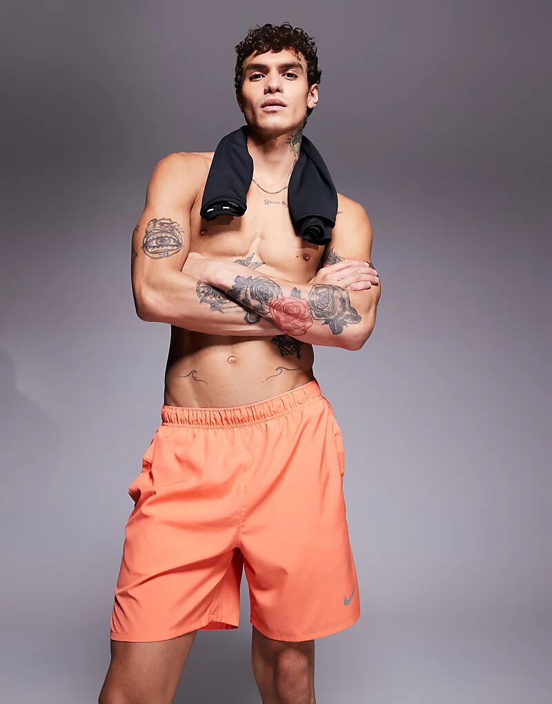 

Шорты Challenger Dri-FIT 7 дюймов оранжевого цвета Nike Running