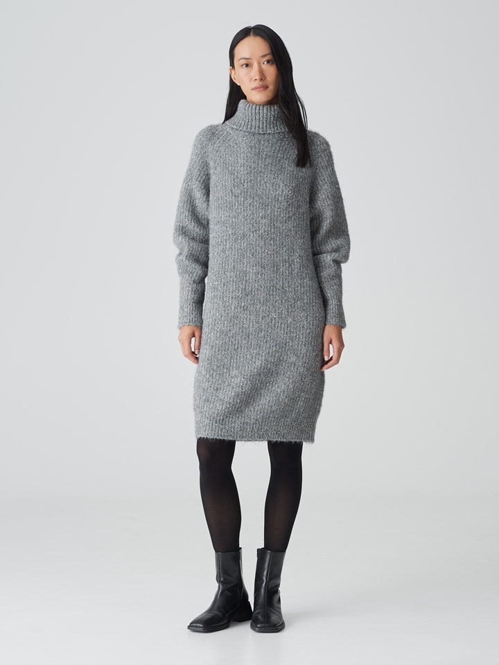 

OPUS Вязаное платье серого цвета