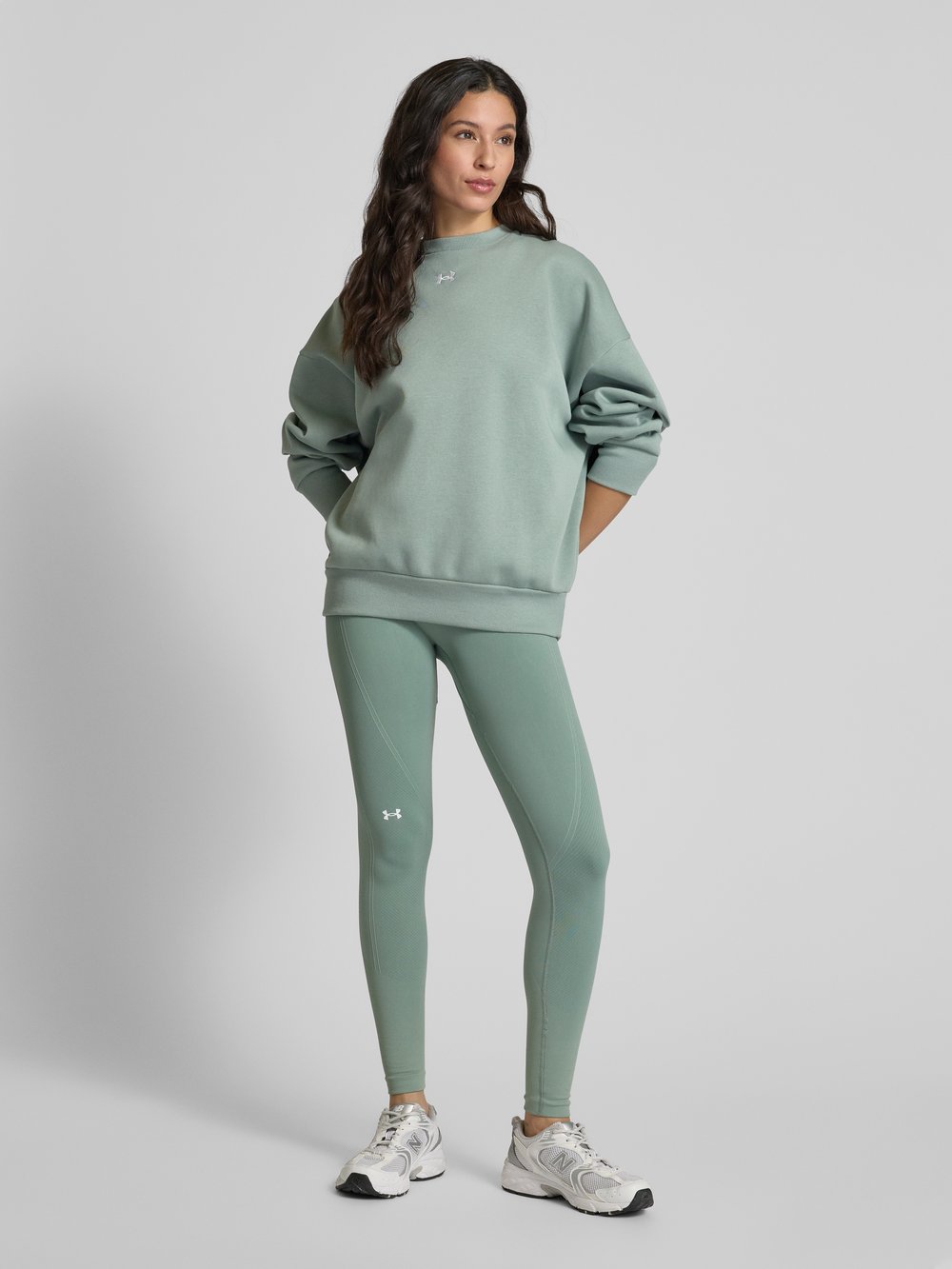 

Толстовка оверсайз с вышитыми этикетками Under Armour