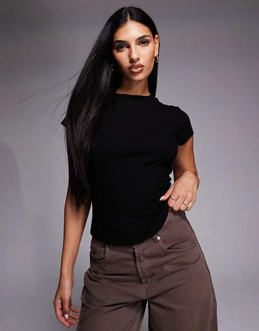 

Черный топ в рубчик с короткими рукавами River Island