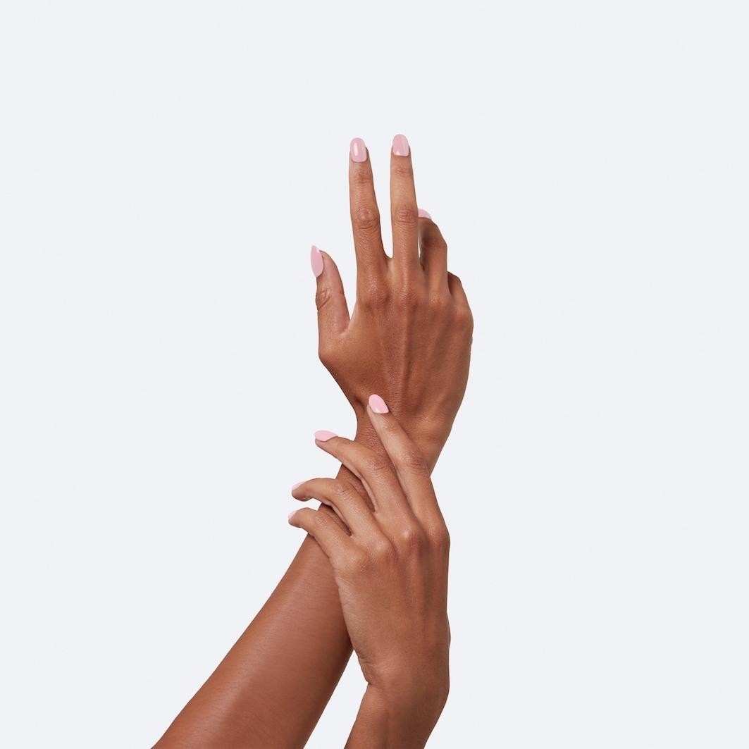 Лак для ногтей nail lacquer à ongles Gucci, nr. 413 ellen blush, объем 10 мл — фото 4