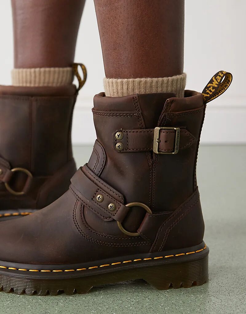 Ботильоны Dr. Martens Harness Detail коричневого цвета — фото 3