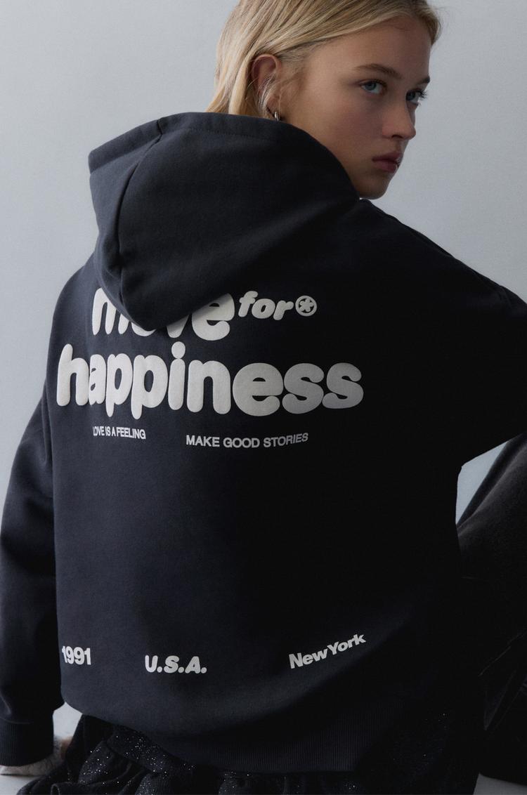 

Толстовка с капюшоном «Двигайся ради счастья» Pull And Bear, черный