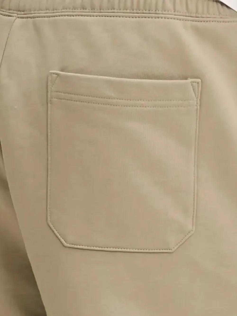 

Спортивные шорты с тисненным логотипом Hugo, нейтральный