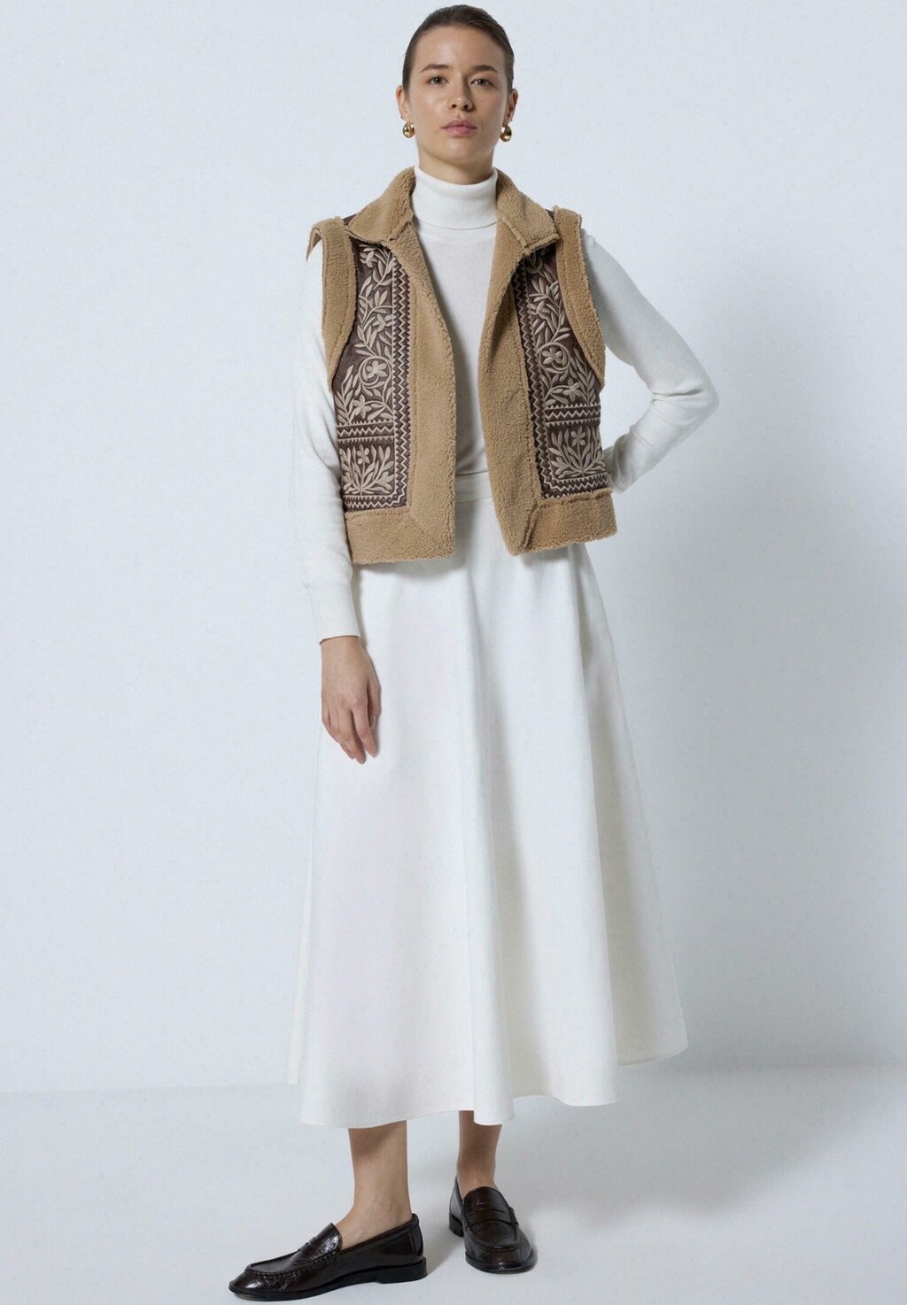 

Жилет EMBROIDERED Touché Privé, коричневый