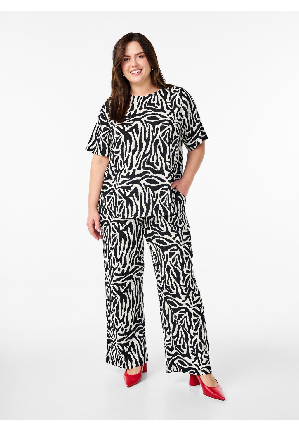 

Брюки MIT ZEBRAPRINT Zizzi, черный