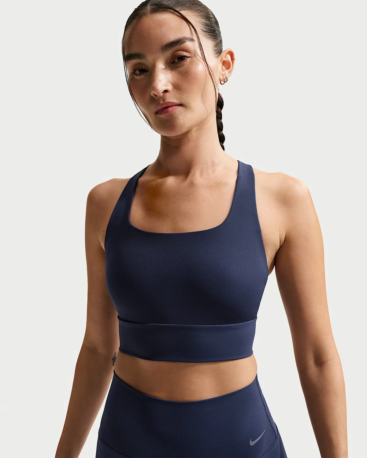 Женский спортивный бюстгальтер Nike Zenvy с легкой поддержкой и удлиненной линией, Midnight Navy/White — фото 2