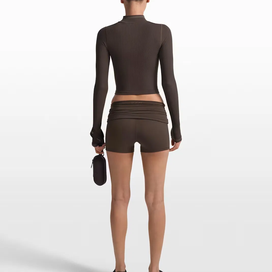 Куртка женская укороченная на молнии SKIMS Ribbed Seamless Nike, NSKM PHOENIX/NSKM TRUFFLE — фото 4