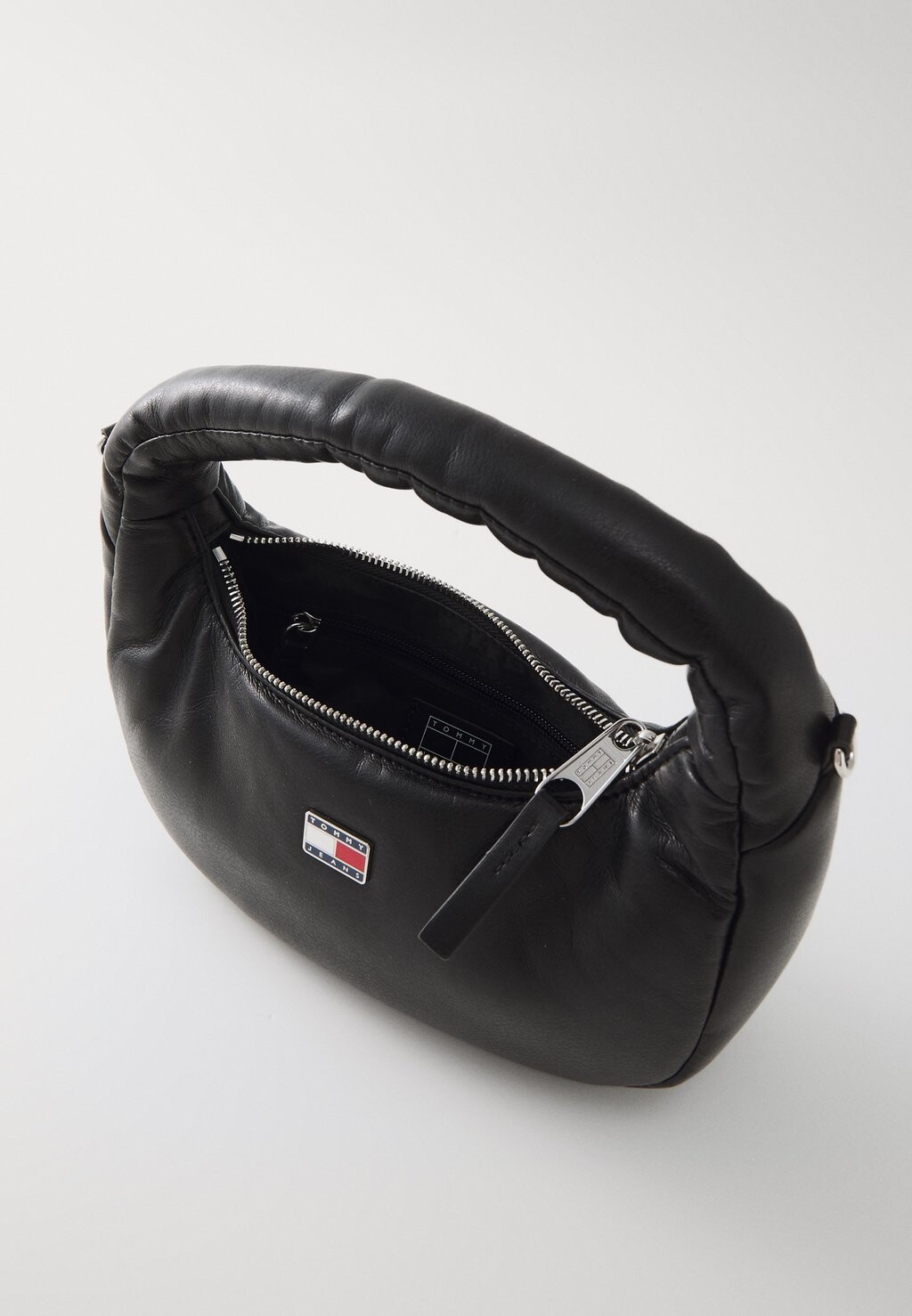 

Сумка PILLOW MINI HOBO Tommy Jeans, черный