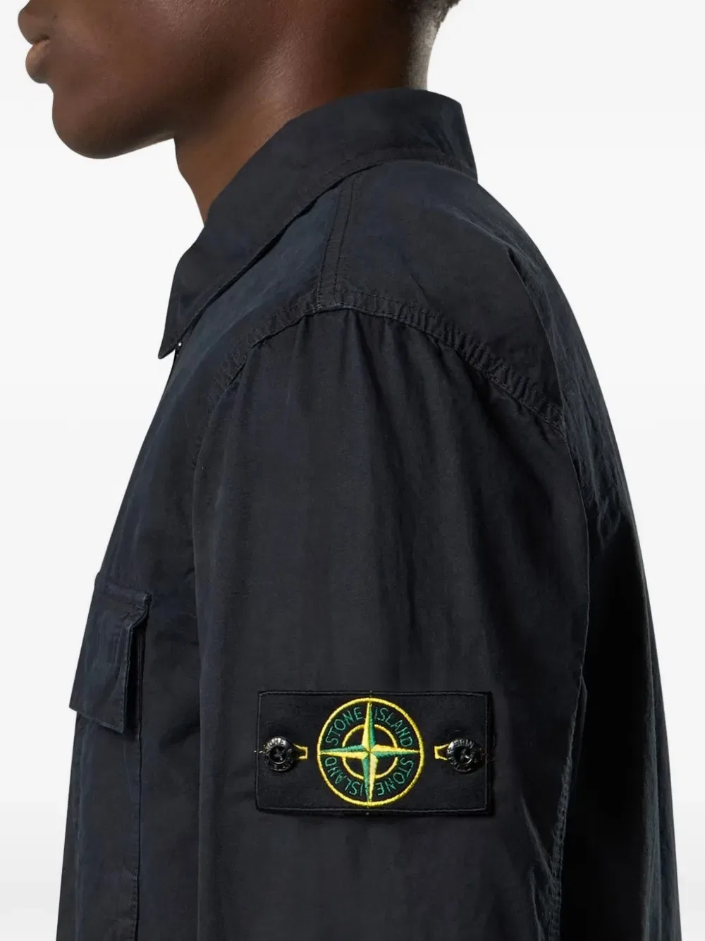 Рубашка-накидка с нашивкой и откидным карманом на молнии Stone Island, черный — фото 2