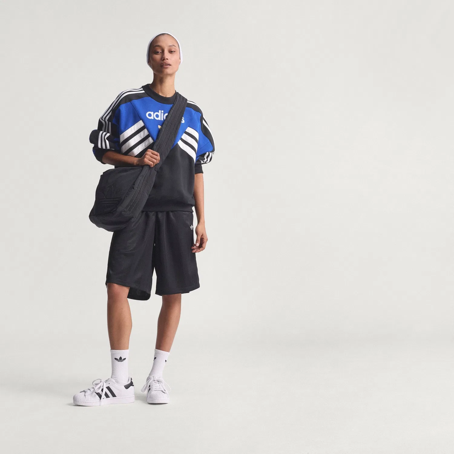 Женский свитшот Crew с вырезами, синий/чёрный, от Adidas — фото 3
