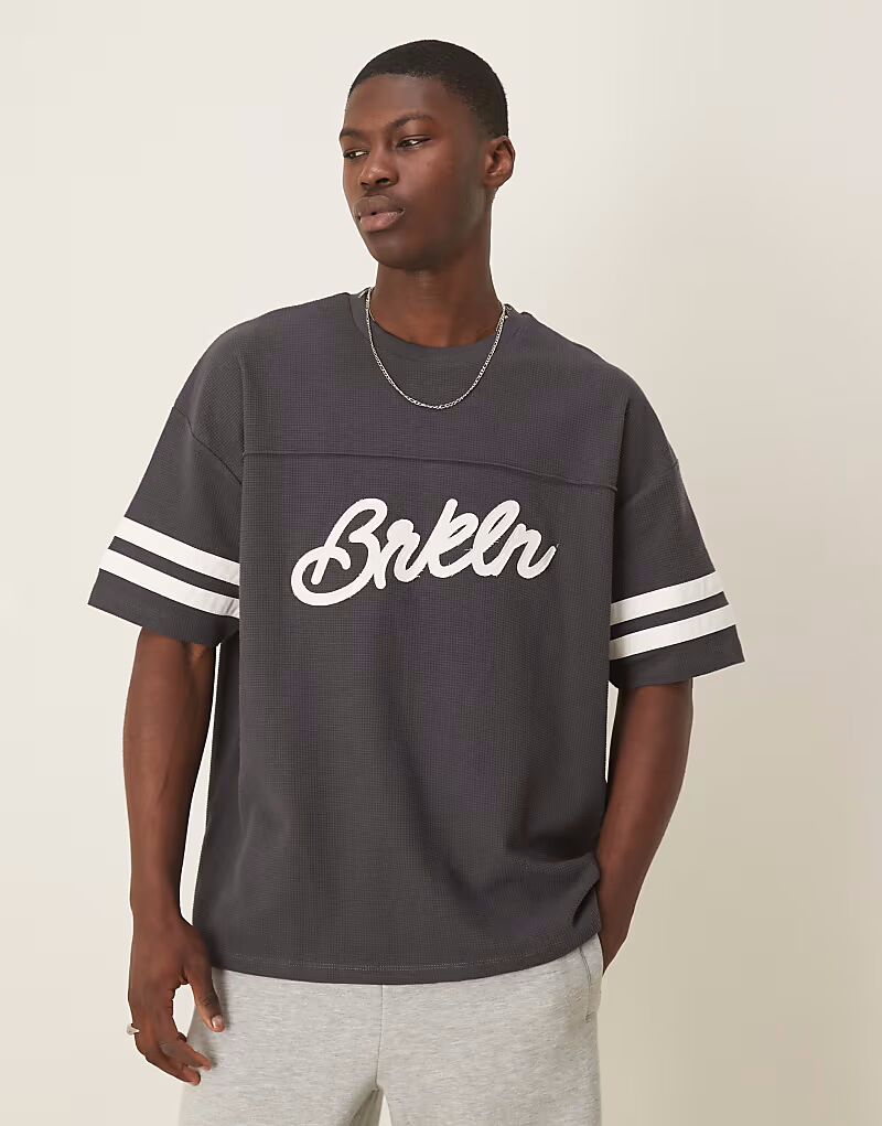 

Футболка ASOS DESIGN oversized city applique on waffle fabric in charcoal