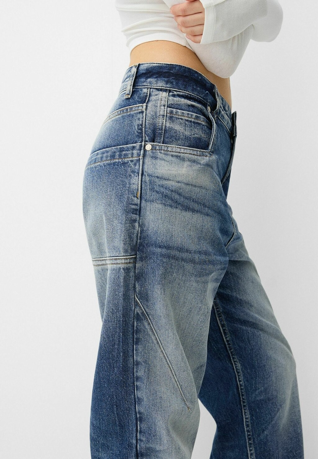 

Джинсы свободного кроя Bershka, темно-синий