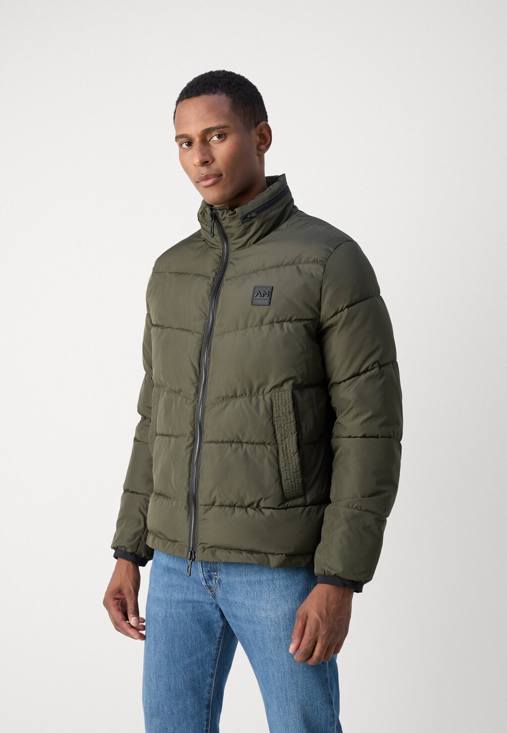 

Зимняя куртка REGULAR FIT IN TECHNO WITH ECOPADDING DUPONT SORONA WITH METAL LOGO ON RUBBER PATCH Antony Morato, оливковый