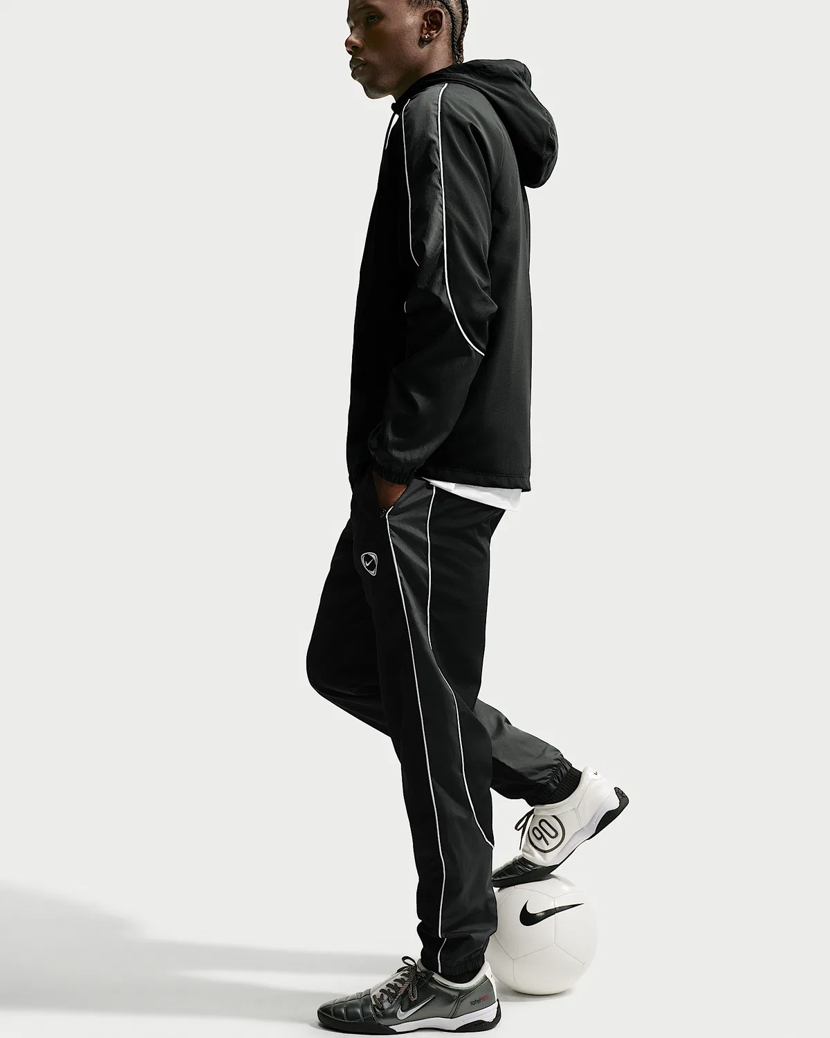 Мужские тренировочные штаны Nike Academy+ Repel Soccer Woven, Black/Anthracite/White/White — фото 4
