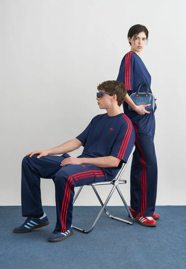 Футболка унисекс, базовая футболка Adidas Originals, Night Indigo/Better Scarlet — фото 2