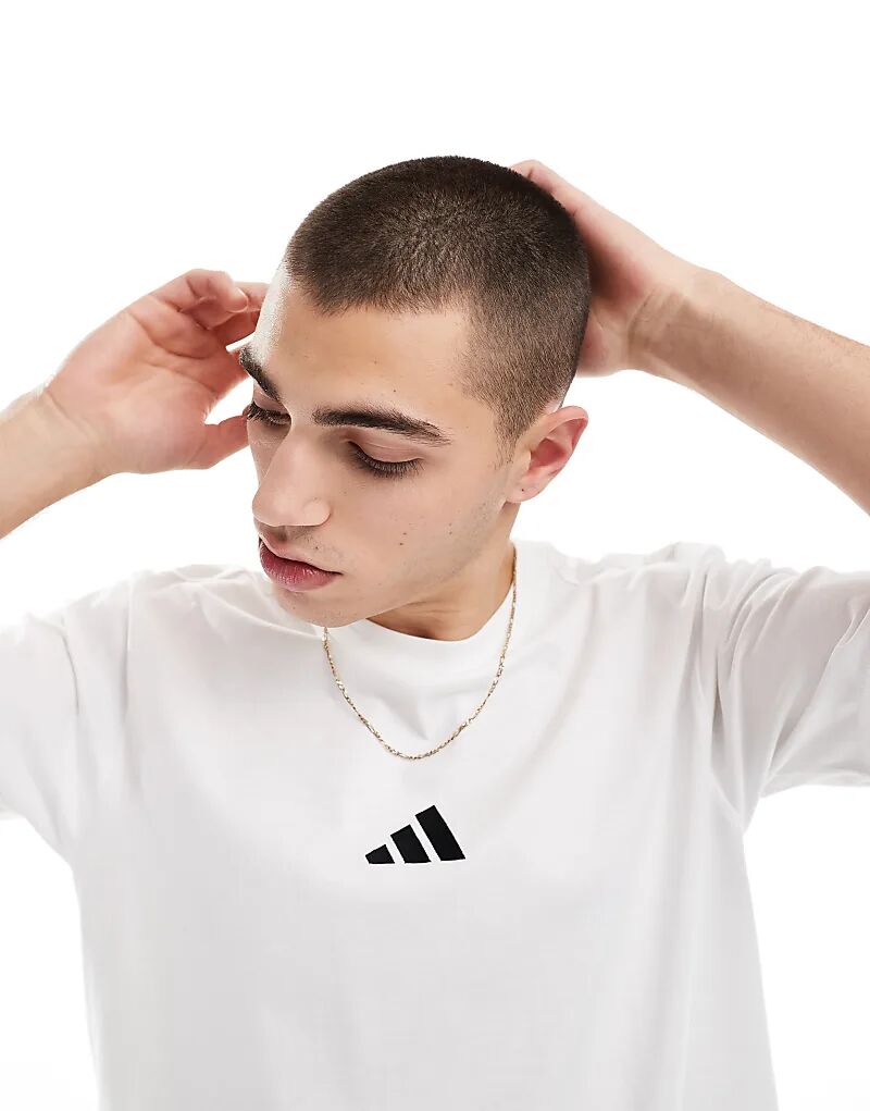 Футболка adidas Performance essentials small logo single jerseye белого цвета — фото 2