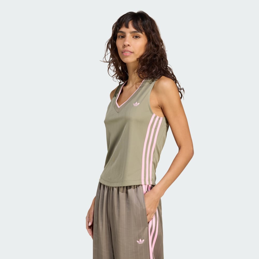 

Топ Adidas Originals V-Neck, цвет Trace Cargo