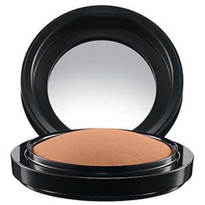 

Компактная пудра с подогретыми минералами mineralize skinfinish natural Mac, цвет dark golden