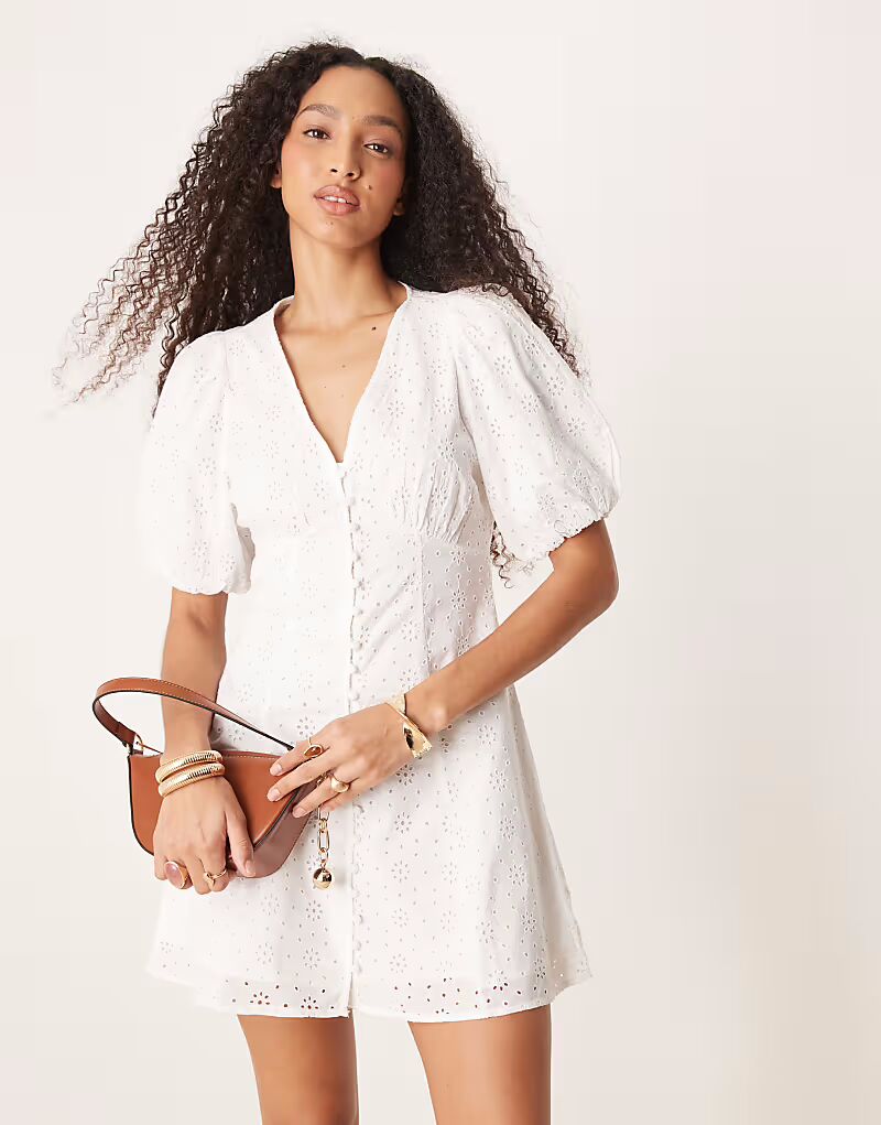 

Gina Tricot выпускное мини-платье с длинными рукавами и V-образным вырезом в цвете «кремовый»
