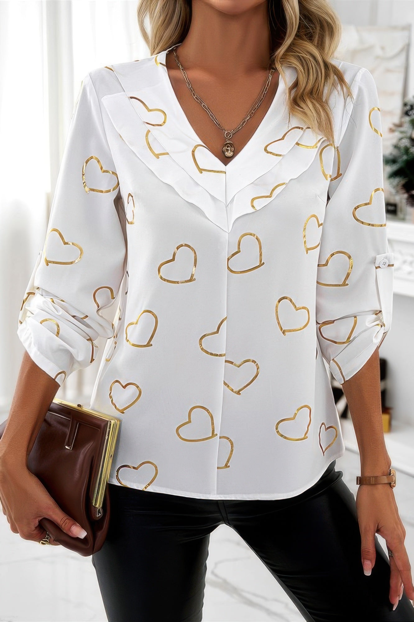 

Черная блуза с принтом в виде сердца V-образным вырезом и рюшами TRUEDAMES