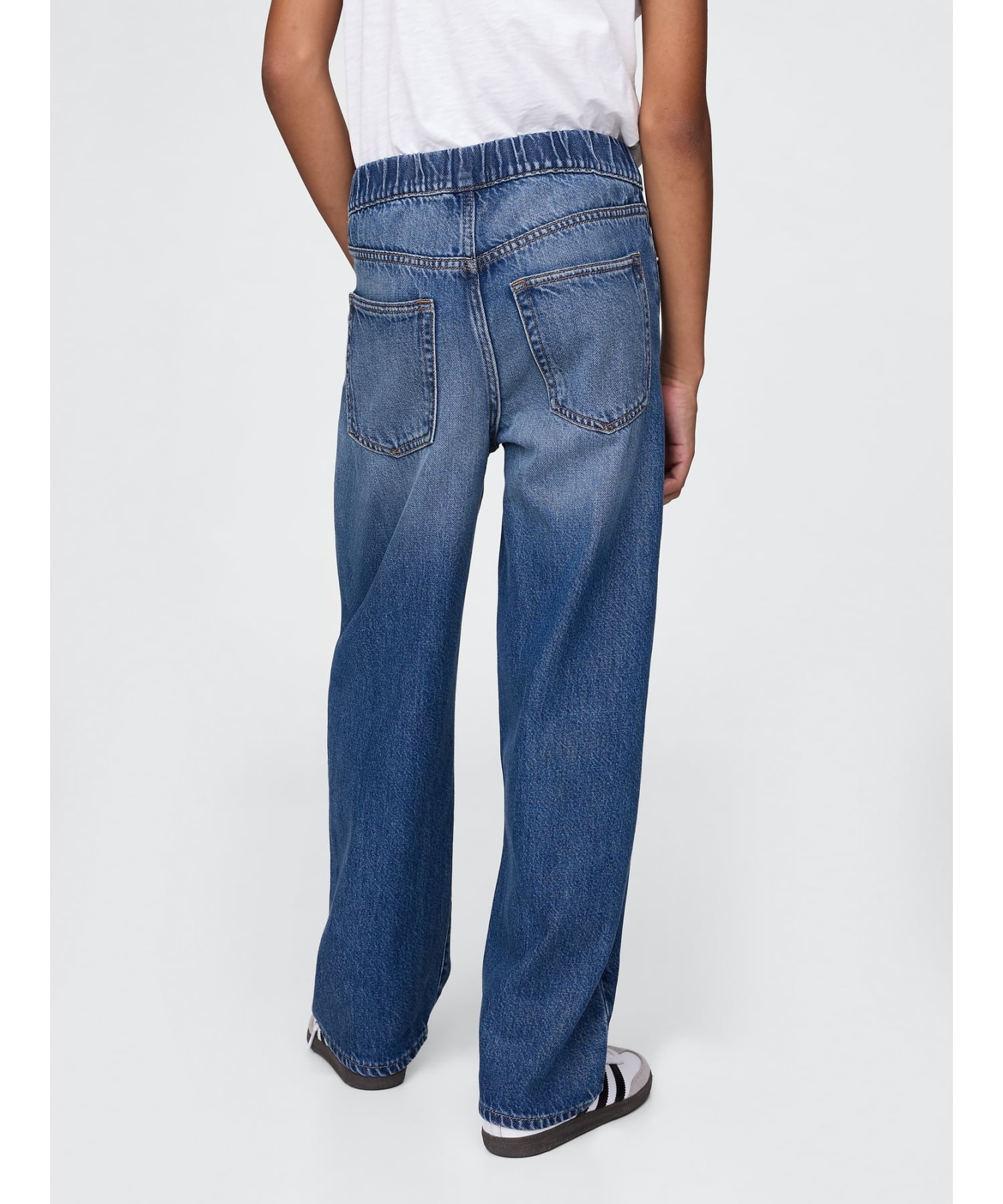 (K) Ультрамягкие джинсы свободного кроя на резинке (детские) GAP, MEDIUM WASH — фото 2
