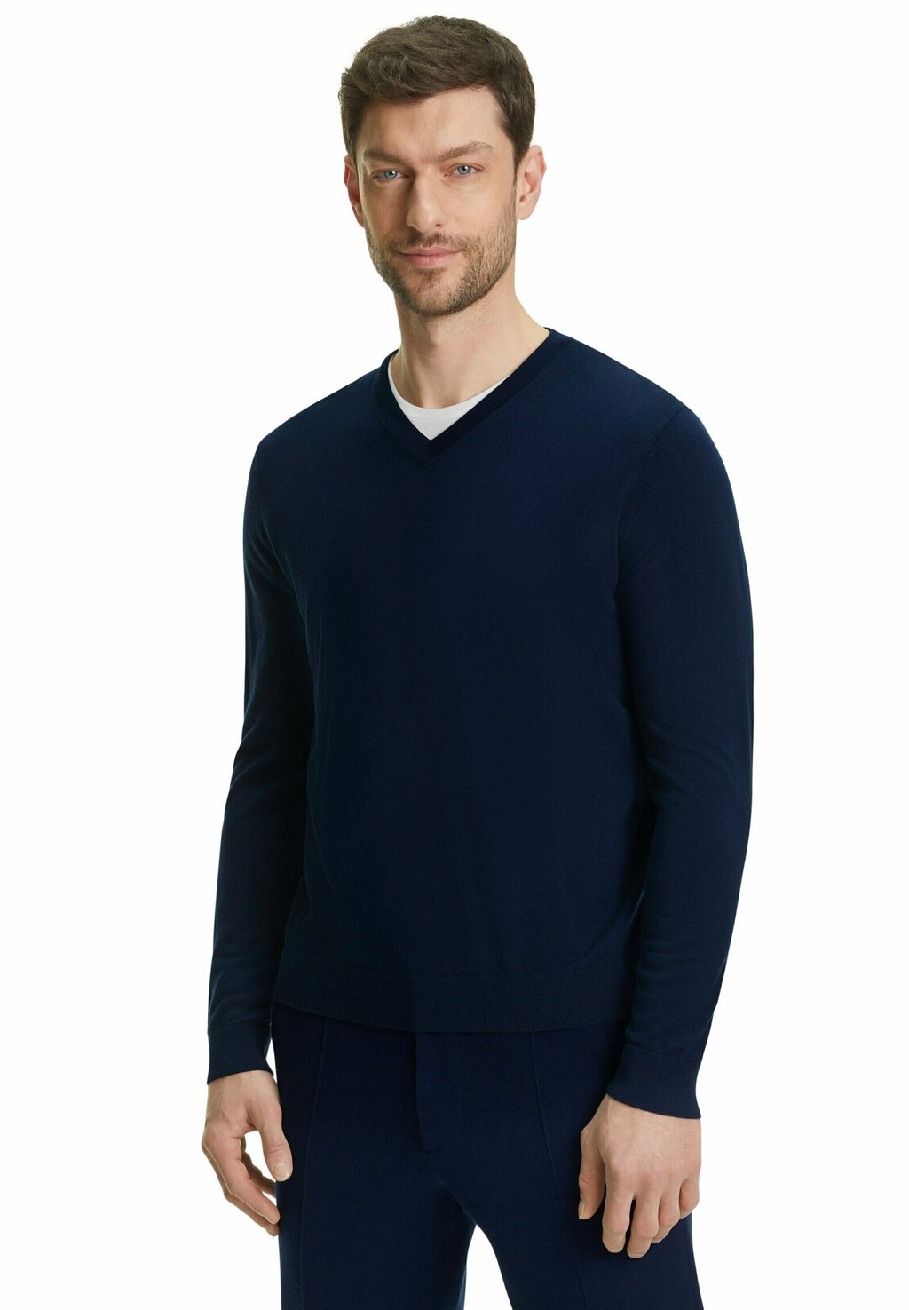 

Вязаный свитер Basic V-Neck Merino wool FALKE, цвет space blue