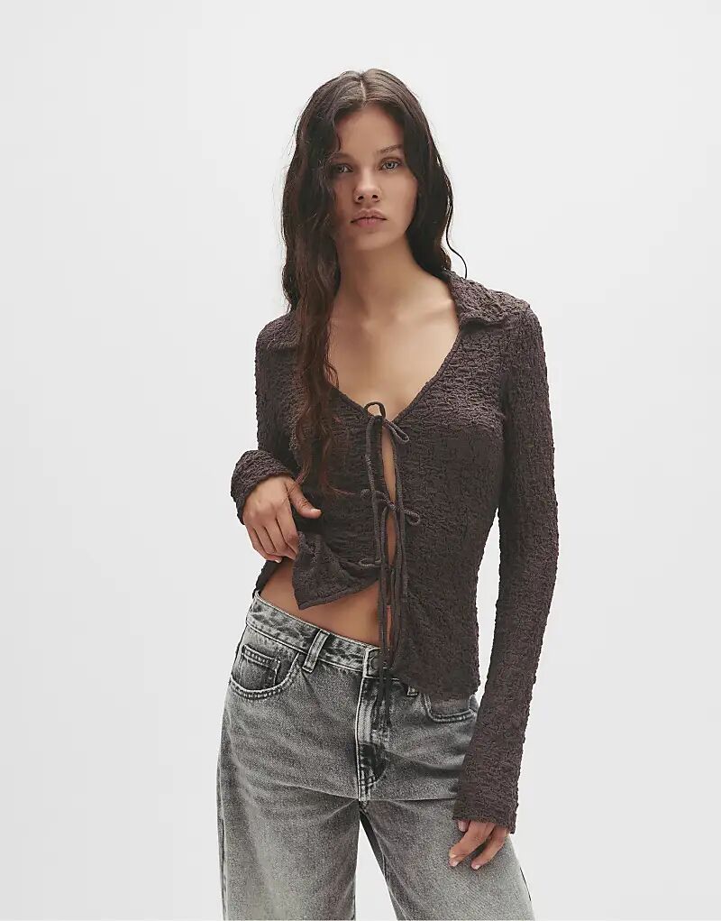 

Pull&Bear Текстурная блузка с бантами темно-коричневого цвета