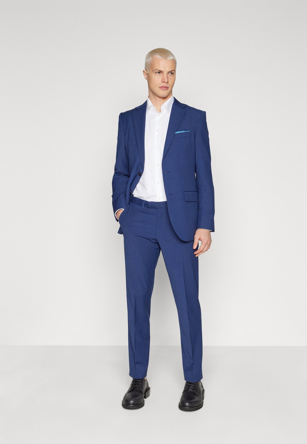 

Костюм THE PREMIUM NOTCH FASHION SUIT Isaac Dewhirst, цвет blue