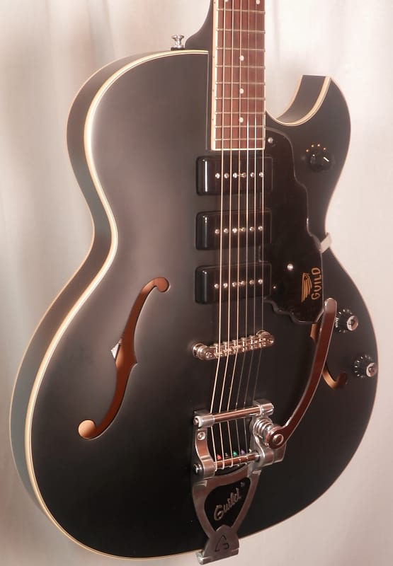 

Электрогитара Guild Starfire I SC Jet 90 Single Cut Semi-Hollow w/Vibrato Tailpiece Satin Black