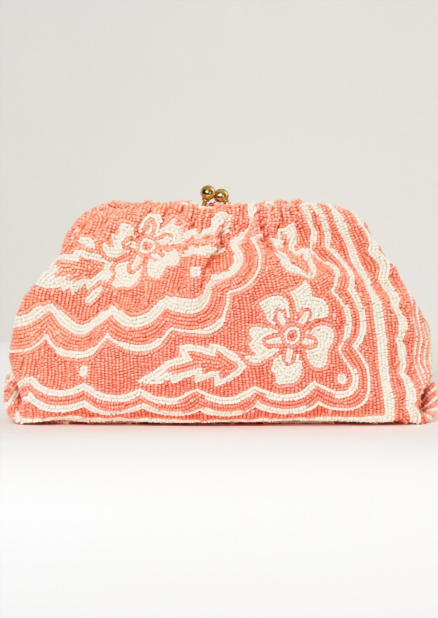 

Женский клатч Sylvie с бусинами в кораллово-розовом цвете M.A.B.E.