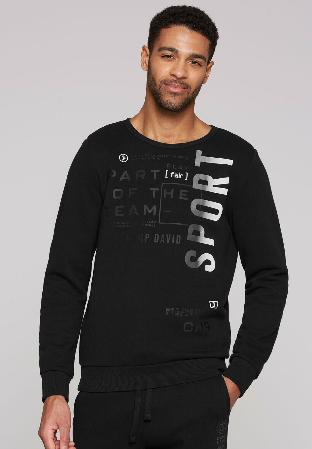 

Толстовка MIT REFLEKTIERENDEM FOLIENPRINT Camp David, черный